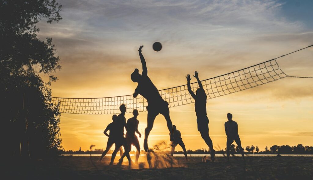 Voleibol recreativo al aire libre. Imagen ilustrativa, no muestra la selección ni el torneo. Jannes Glas / Unsplash.